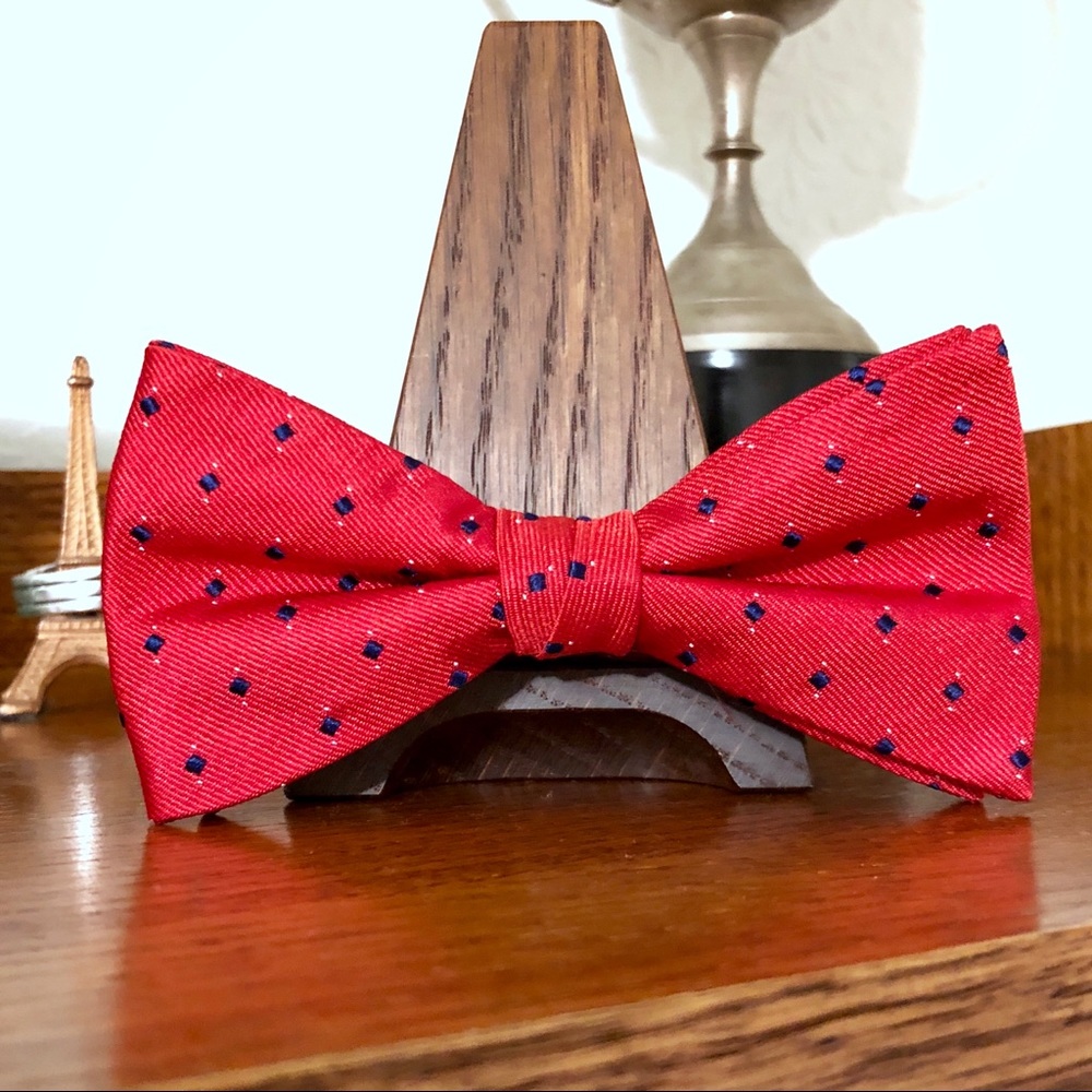 Classic Red Bow Tie with Navy Pattern